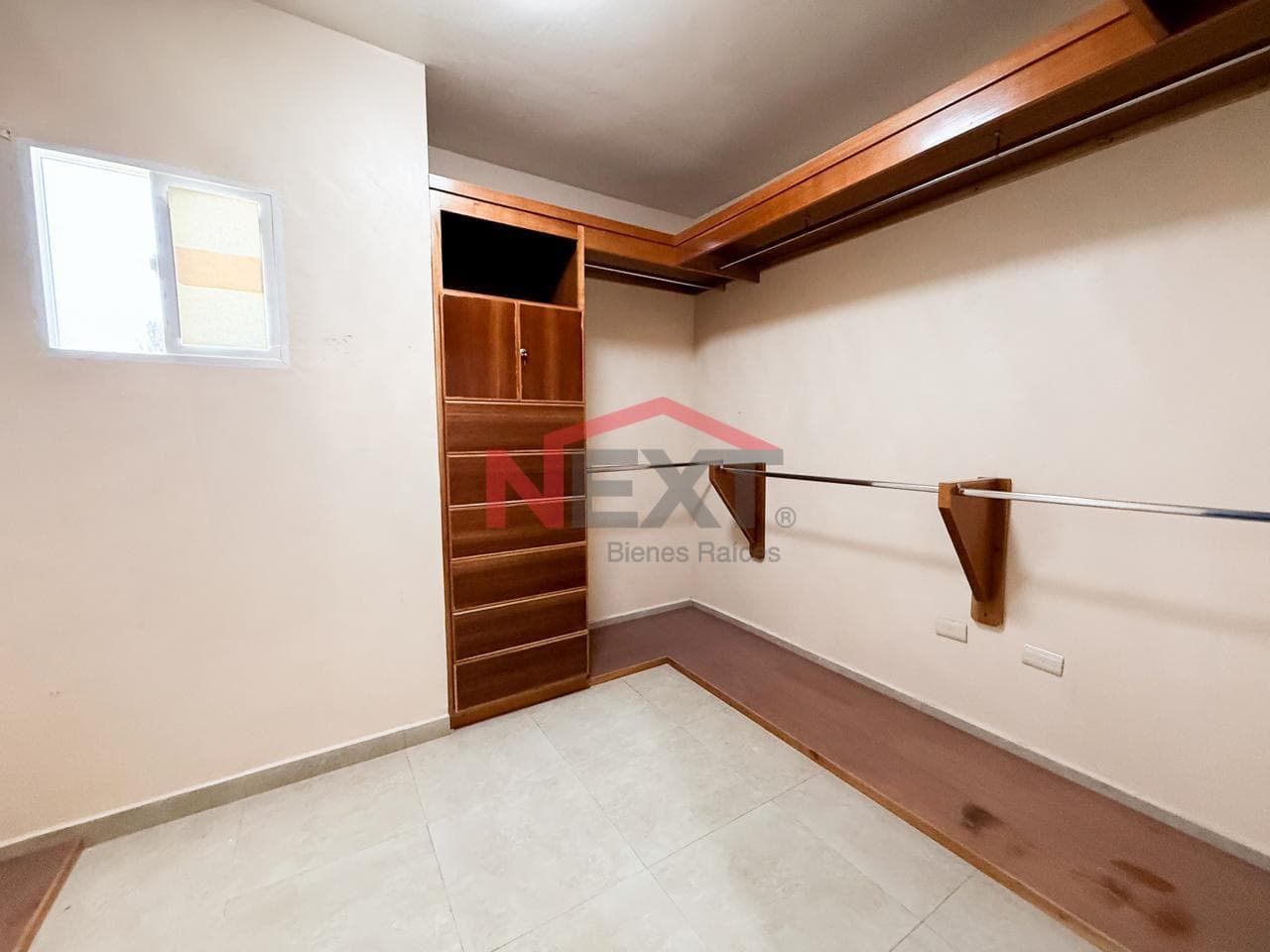 HOUSE FOR SALE IN VILLA DE MIRAMAR