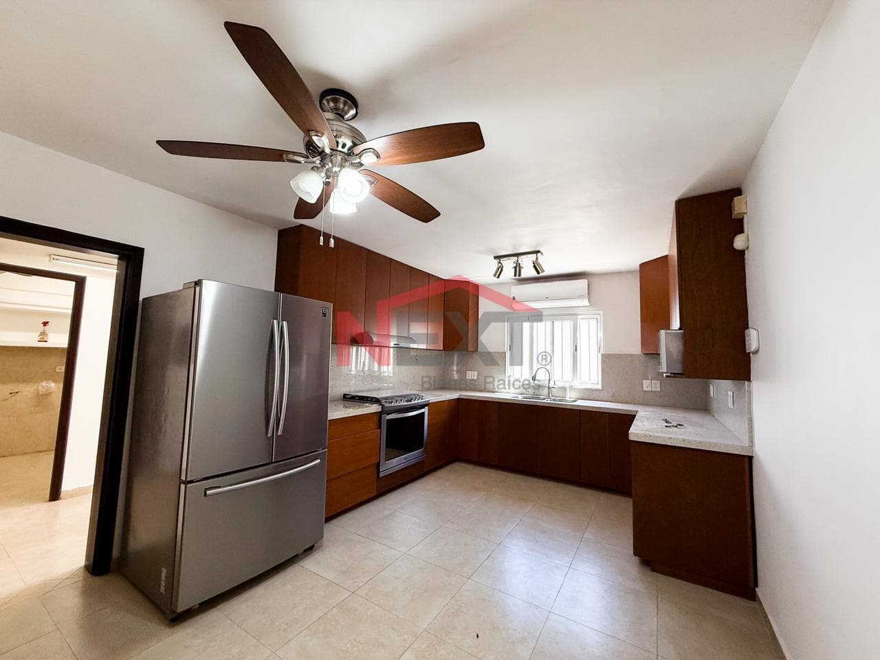 HOUSE FOR SALE IN VILLA DE MIRAMAR