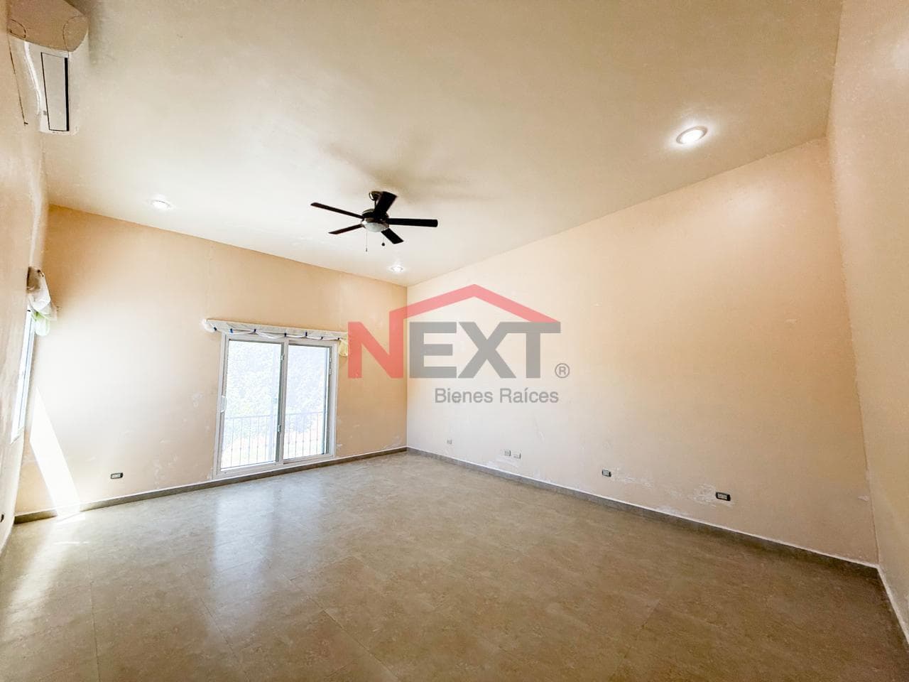 HOUSE FOR SALE IN VILLA DE MIRAMAR