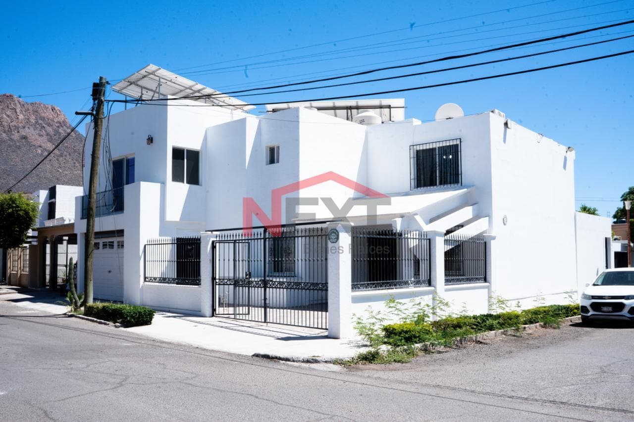 HOUSE FOR SALE IN VILLA DE MIRAMAR