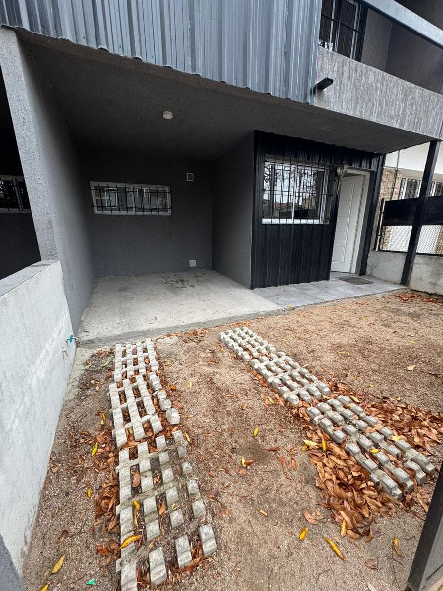 DUPLEX IN THE CRISOL NEIGHBORHOOD