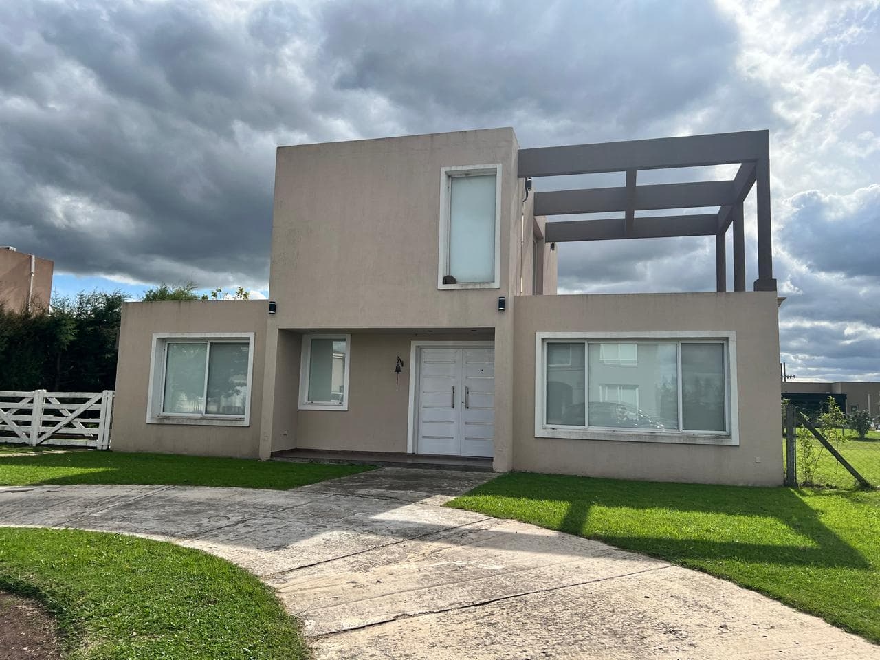 Spectacular House in a Gated Community in Belleville - Canning - (E. Echeverria)
