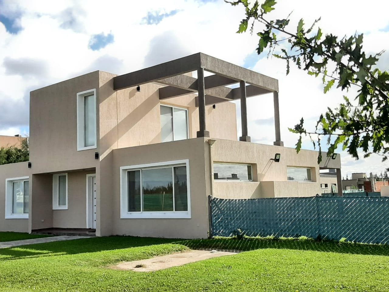Spectacular House in a Gated Community in Belleville - Canning - (E. Echeverria)