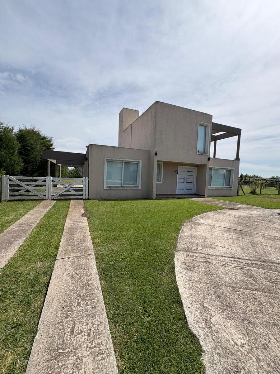 Spectacular House in a Gated Community in Belleville - Canning - (E. Echeverria)
