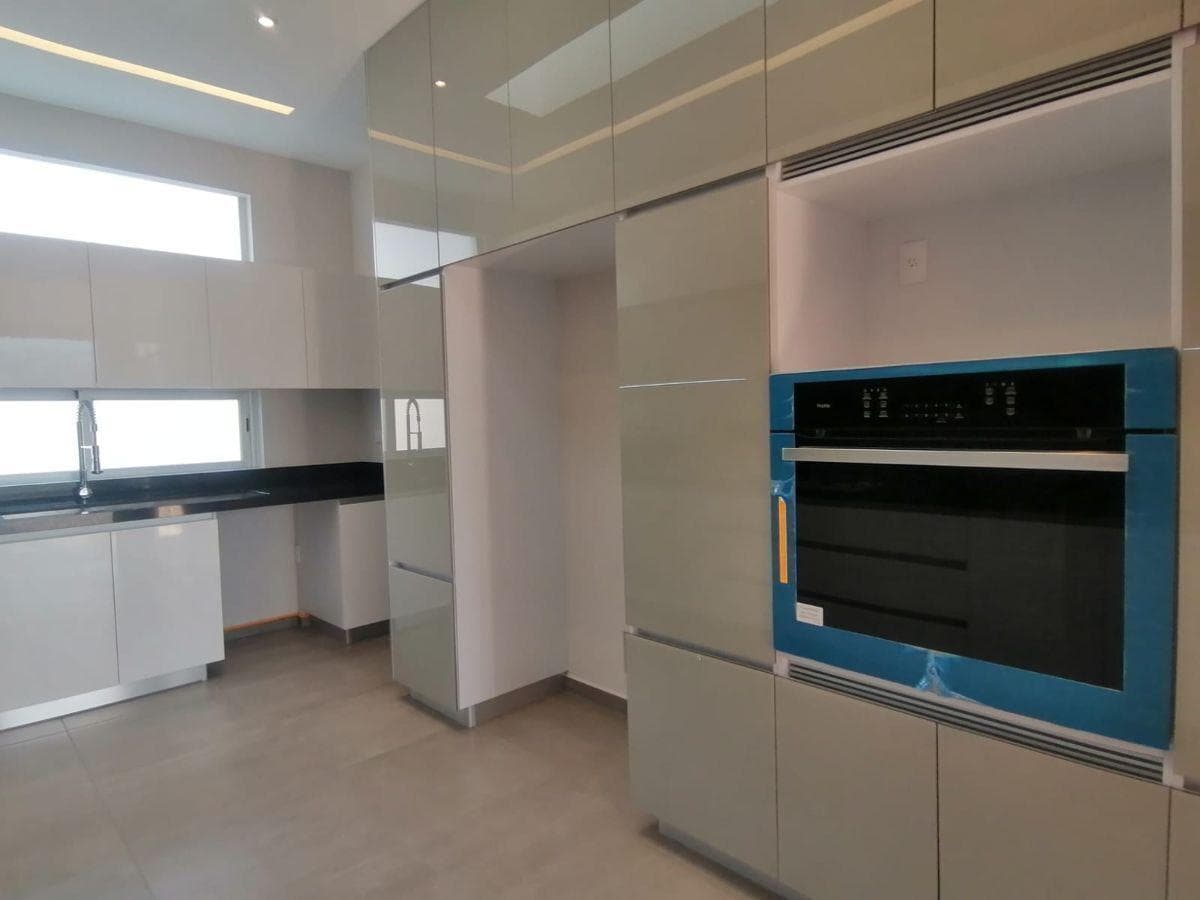 EXCEPTIONAL PH APARTMENT FOR RENT WITH A BALCONY