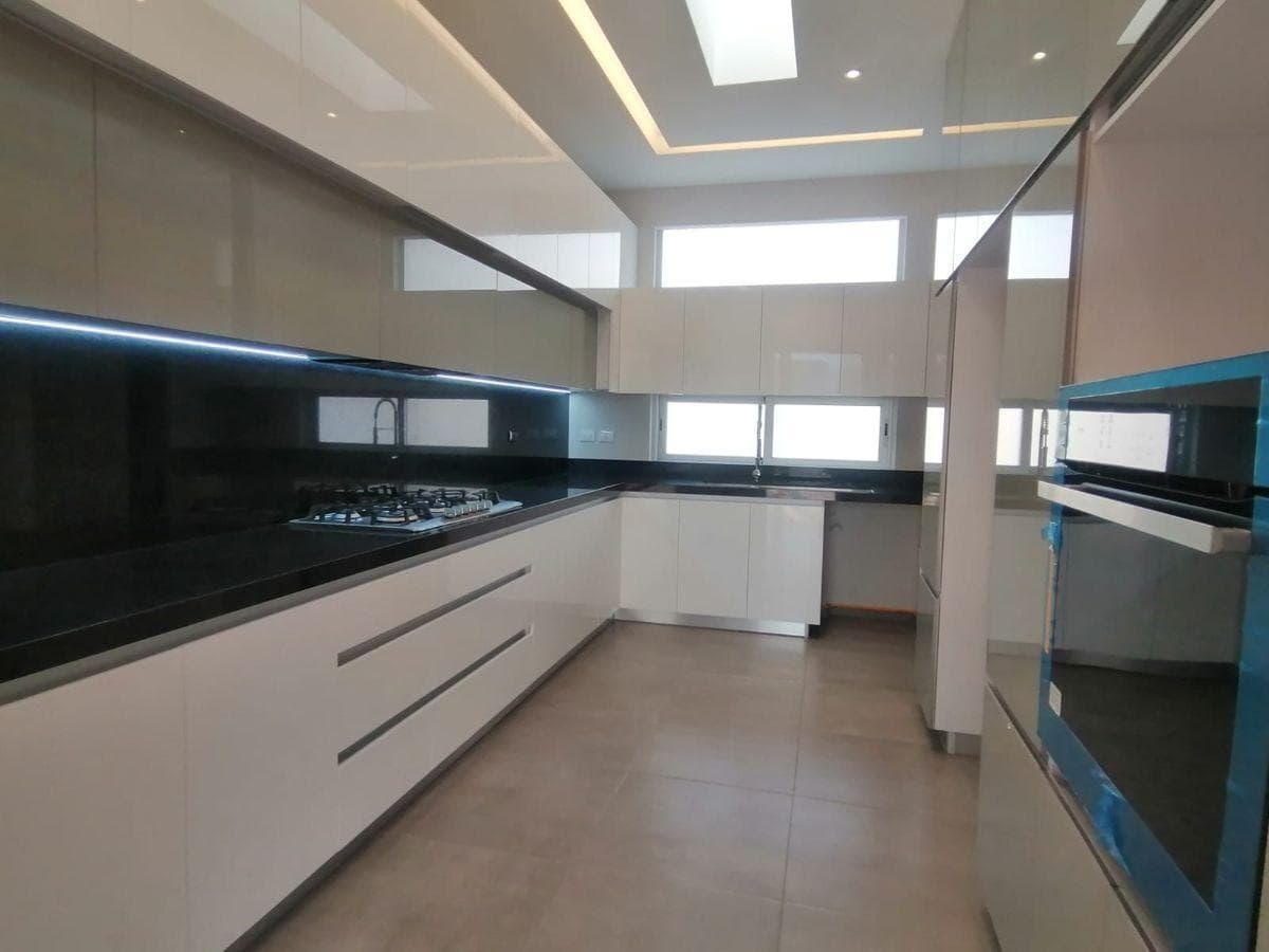 EXCEPTIONAL PH APARTMENT FOR RENT WITH A BALCONY