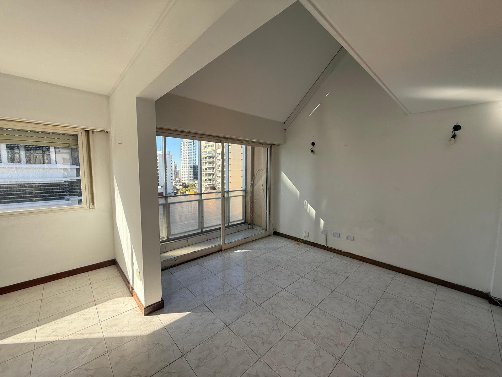 3-Room Duplex Apartment for Rent in Lomas de Zamora