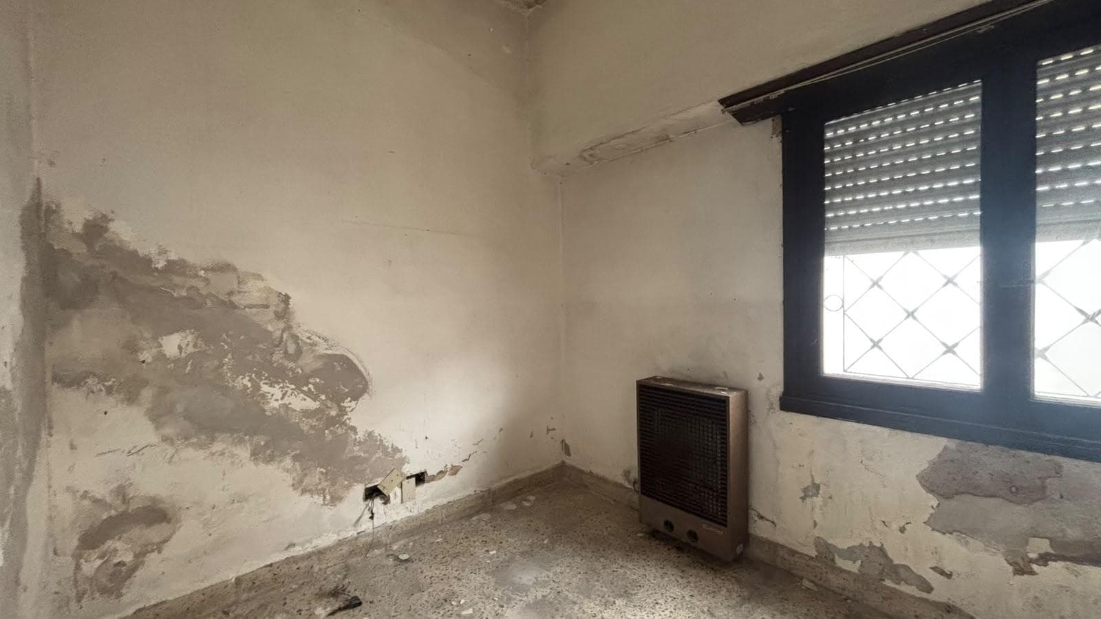 3-room apartment with a patio to be renovated