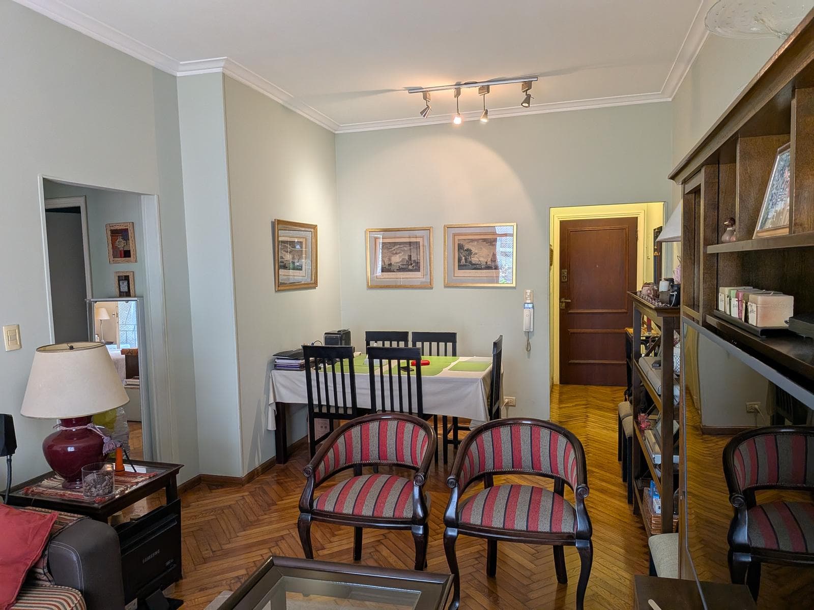 Bright 4-Room Apartment with Balcony for Sale - Recoleta