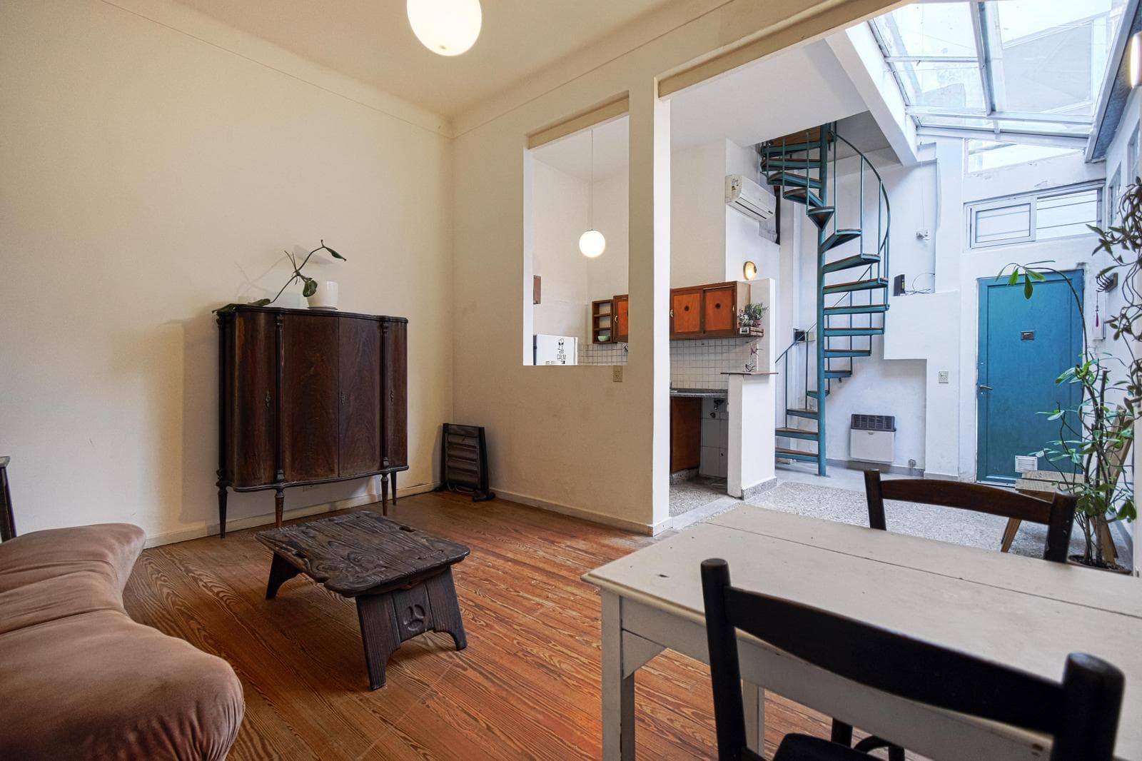 FOR SALE: SPACIOUS 2-BEDROOM APARTMENT WITH BALCONY IN VILLA URQUIZA — BRIGHT AND NO MAINTENANCE FEES!