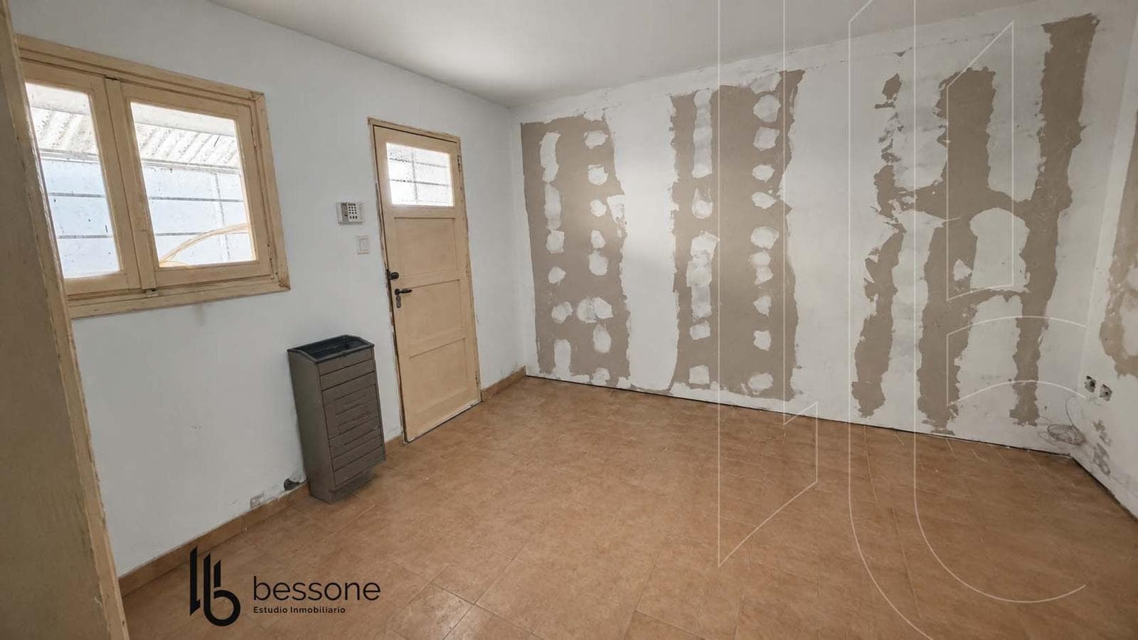 3-room house with a barbecue area and patio