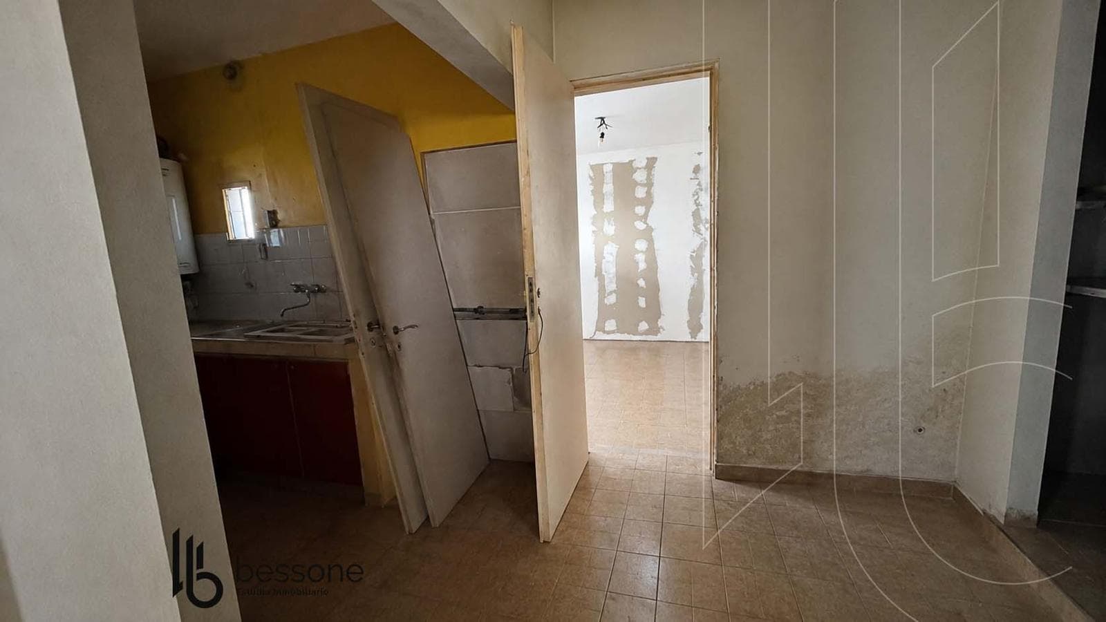 3-room house with a barbecue area and patio