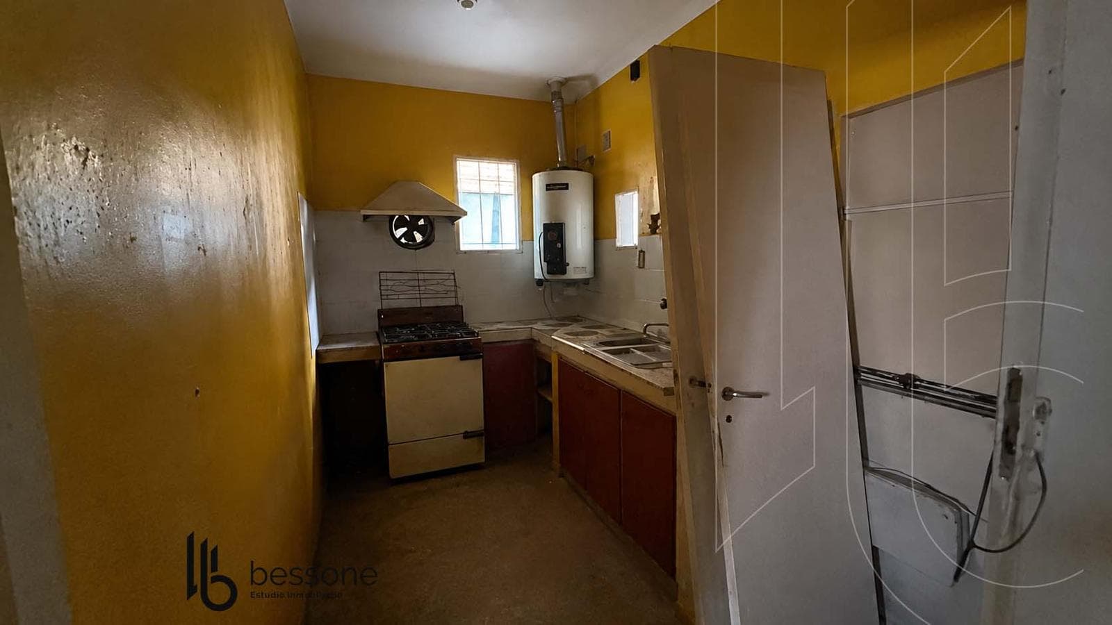 3-room house with a barbecue area and patio