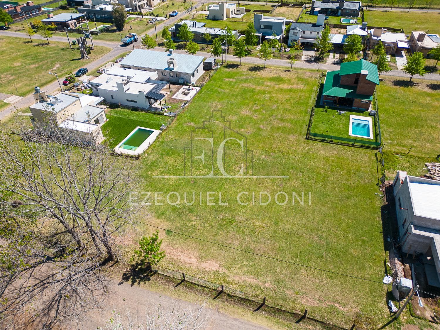 Land - Soccer - Tennis - Plaza - Natural gas