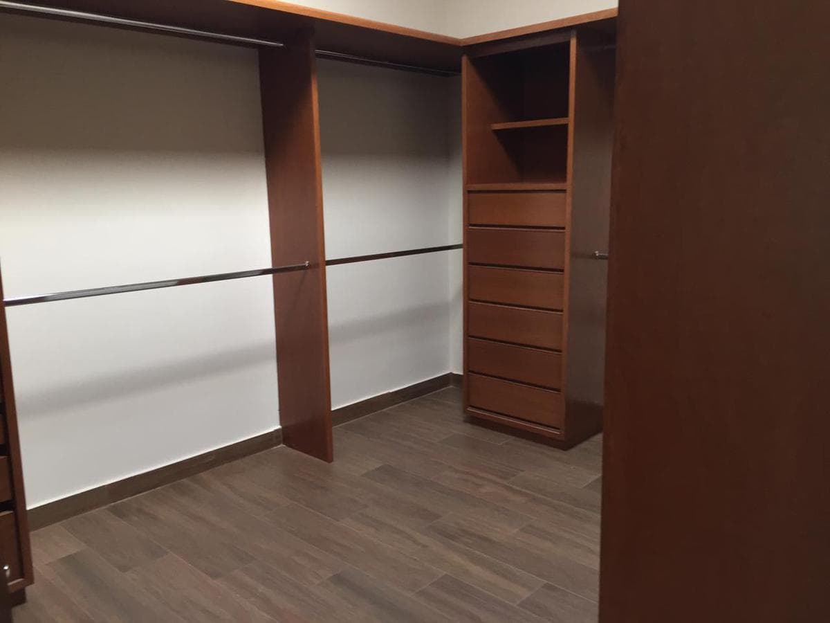 HOUSE FOR SALE IN LA JOYA RESIDENCIAL