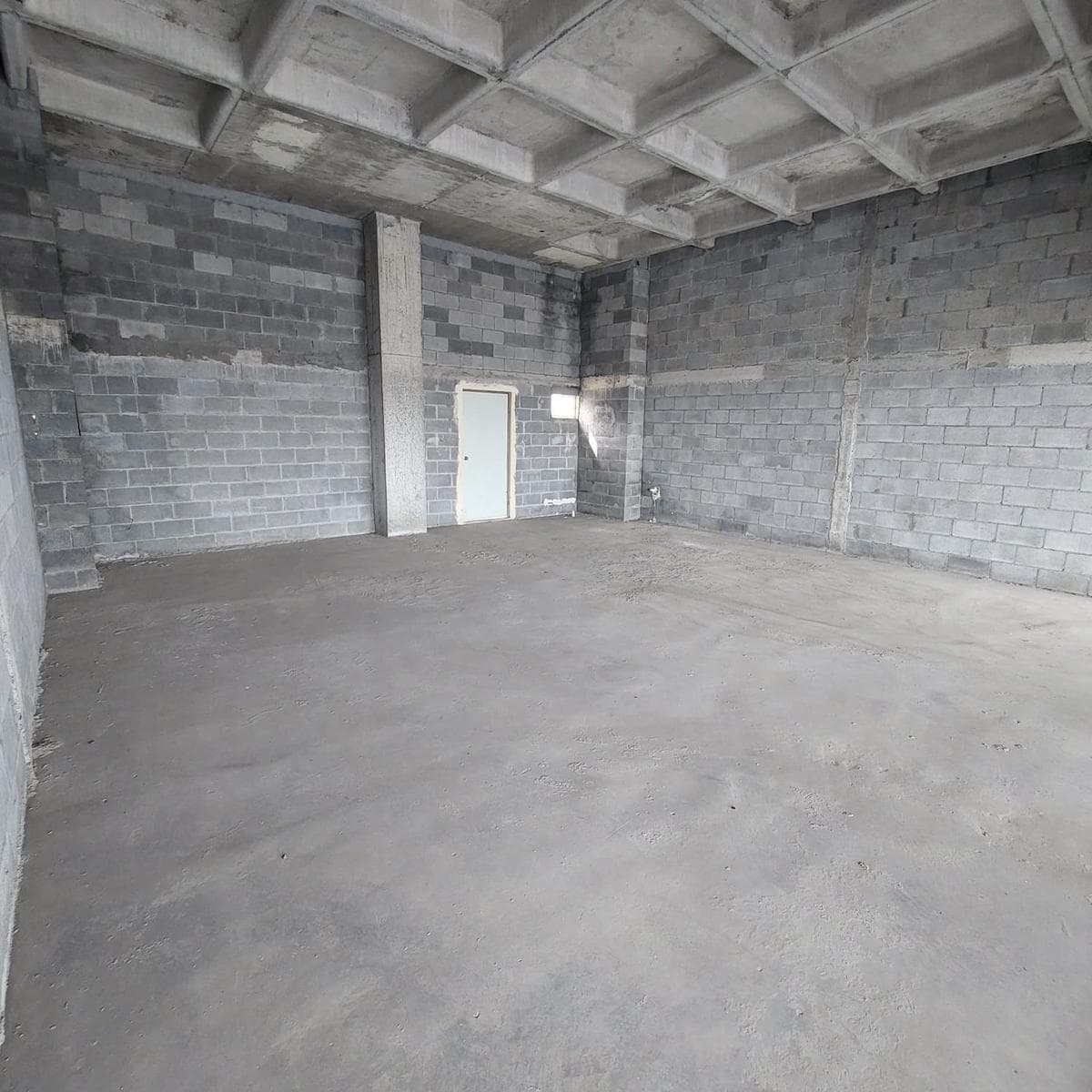COMMERCIAL SPACE FOR RENT IN CUMBRES