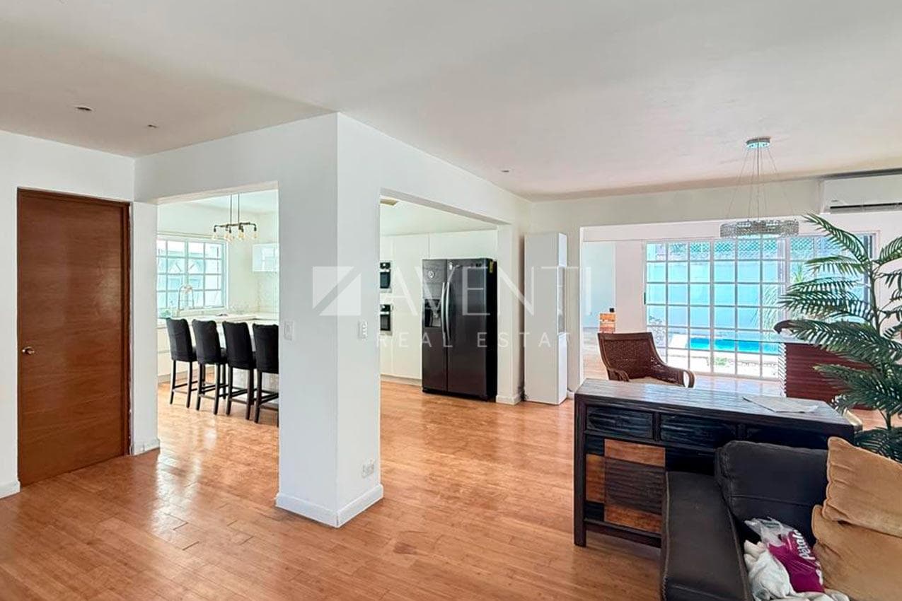 House for Sale/Rent, SM 16, Cancún