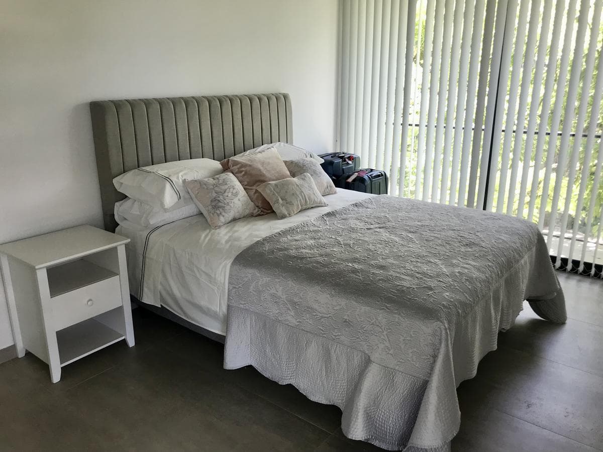Apartment for rent in downtown City Bell. 474 at the corner of 14th. 2 bedrooms, garage. In impeccable condition