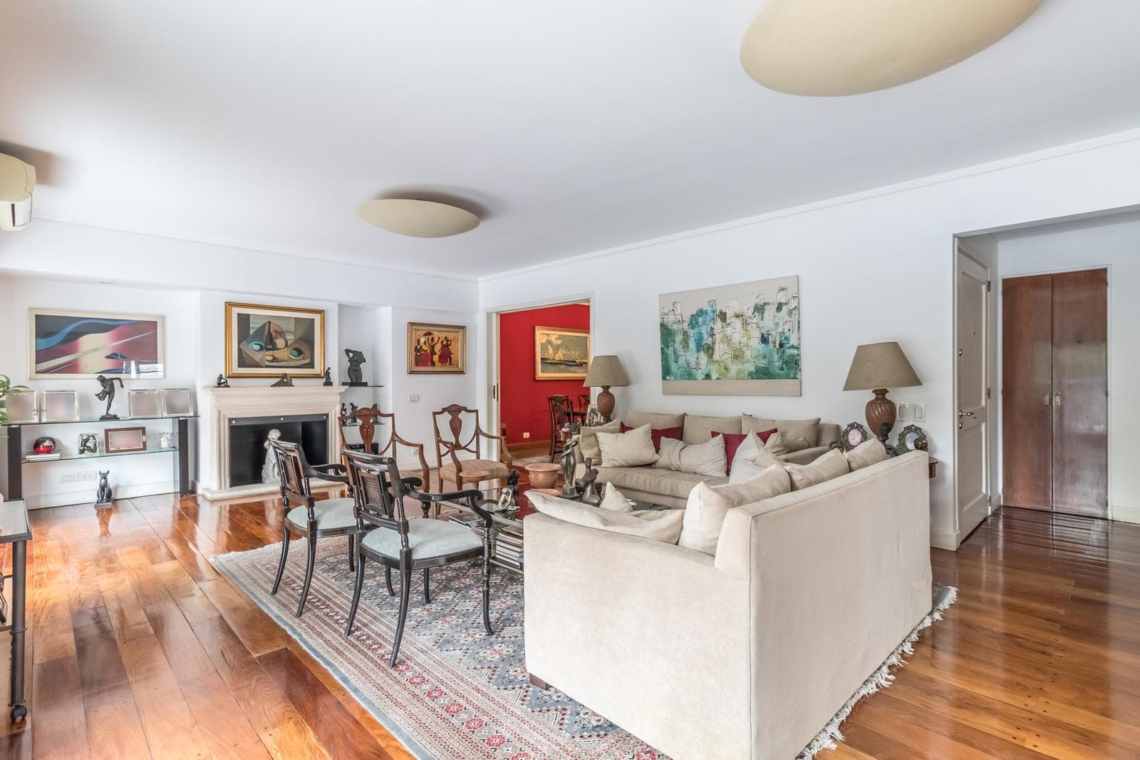 Excellent 4-bedroom apartment with a balcony in Palermo Chico.