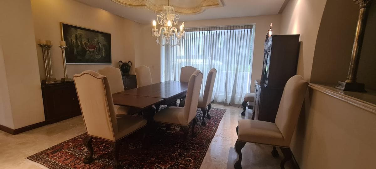 COLONIAL-STYLE HOUSE FOR SALE IN LA SIERRA