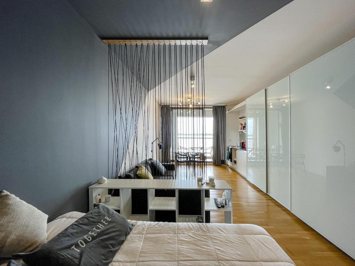 Loft-style apartment with a river view and a garage at Forum