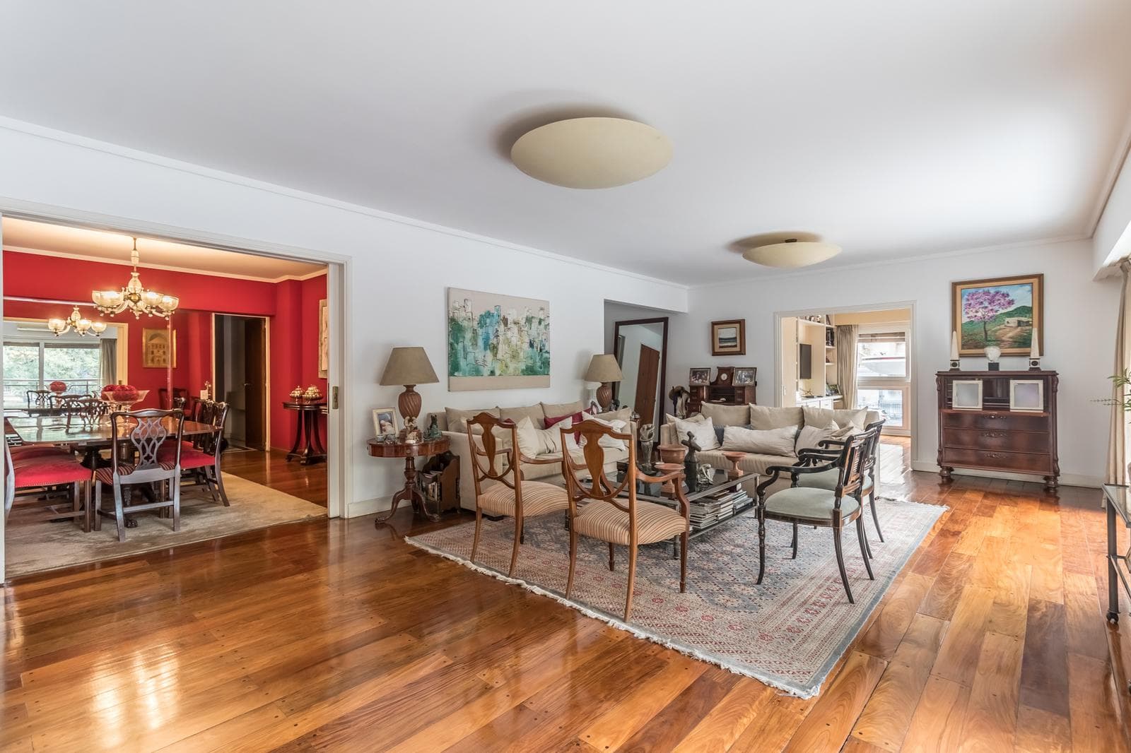 Excellent 4-bedroom apartment with a balcony in Palermo Chico.