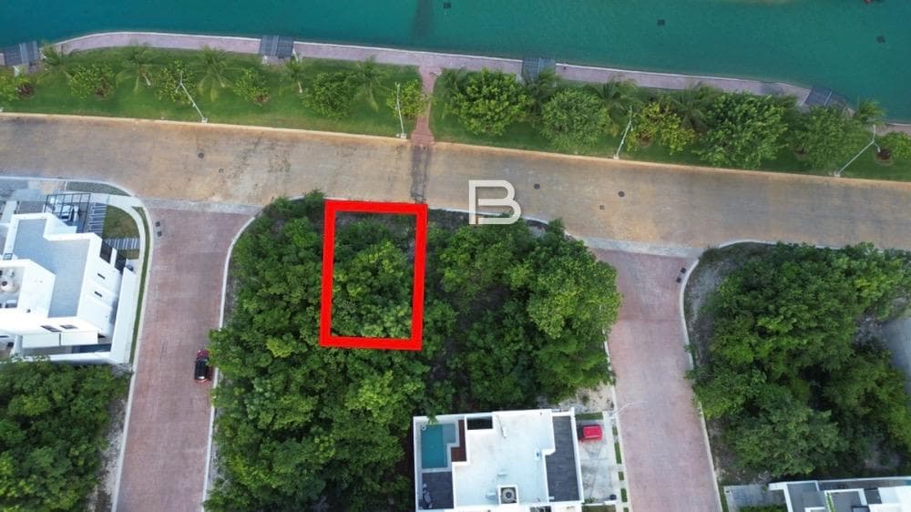 Río Residential Development: Land for Sale with Park Frontage