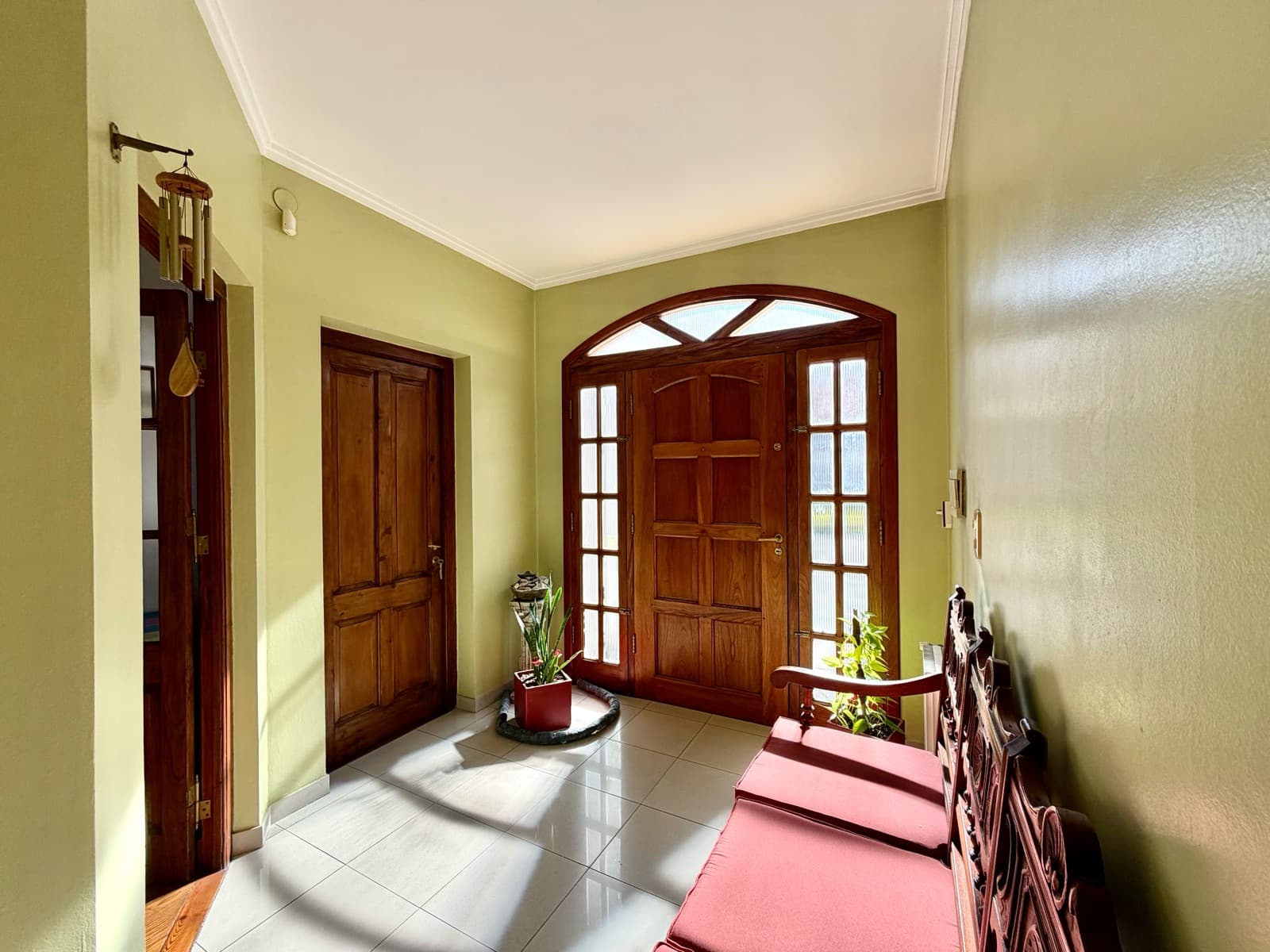 3-bedroom house with a patio and garage in La Plata