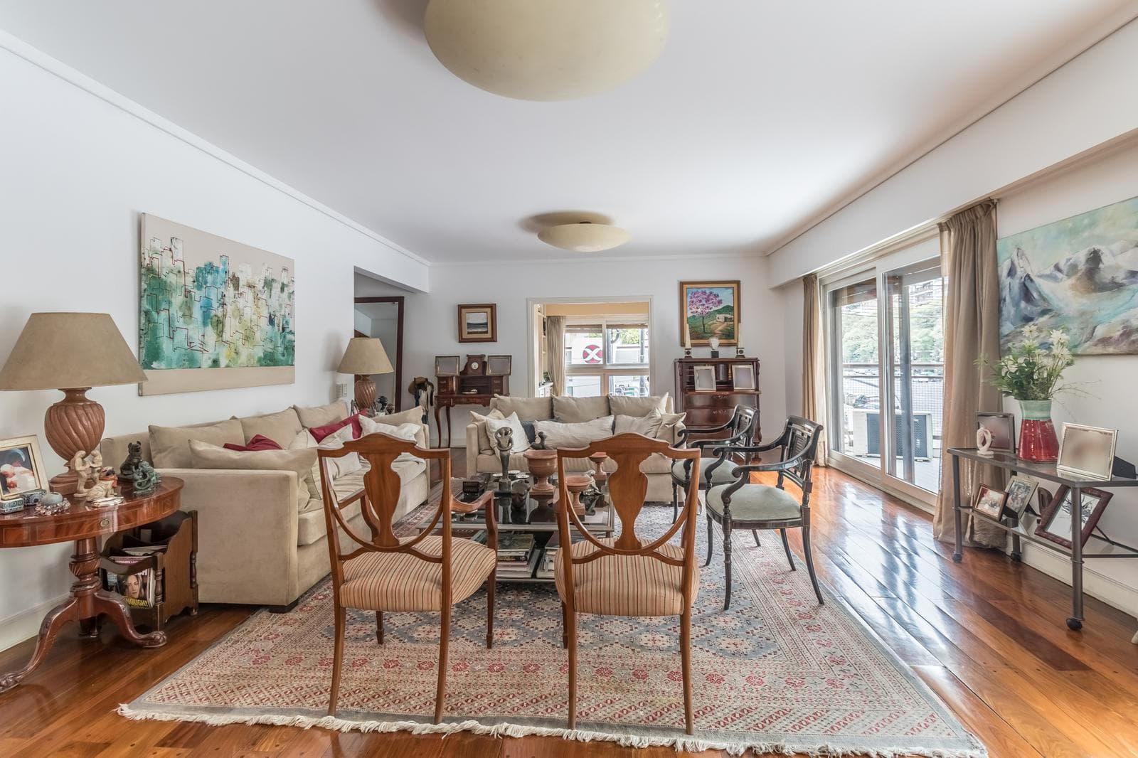 Excellent 4-bedroom apartment with a balcony in Palermo Chico.