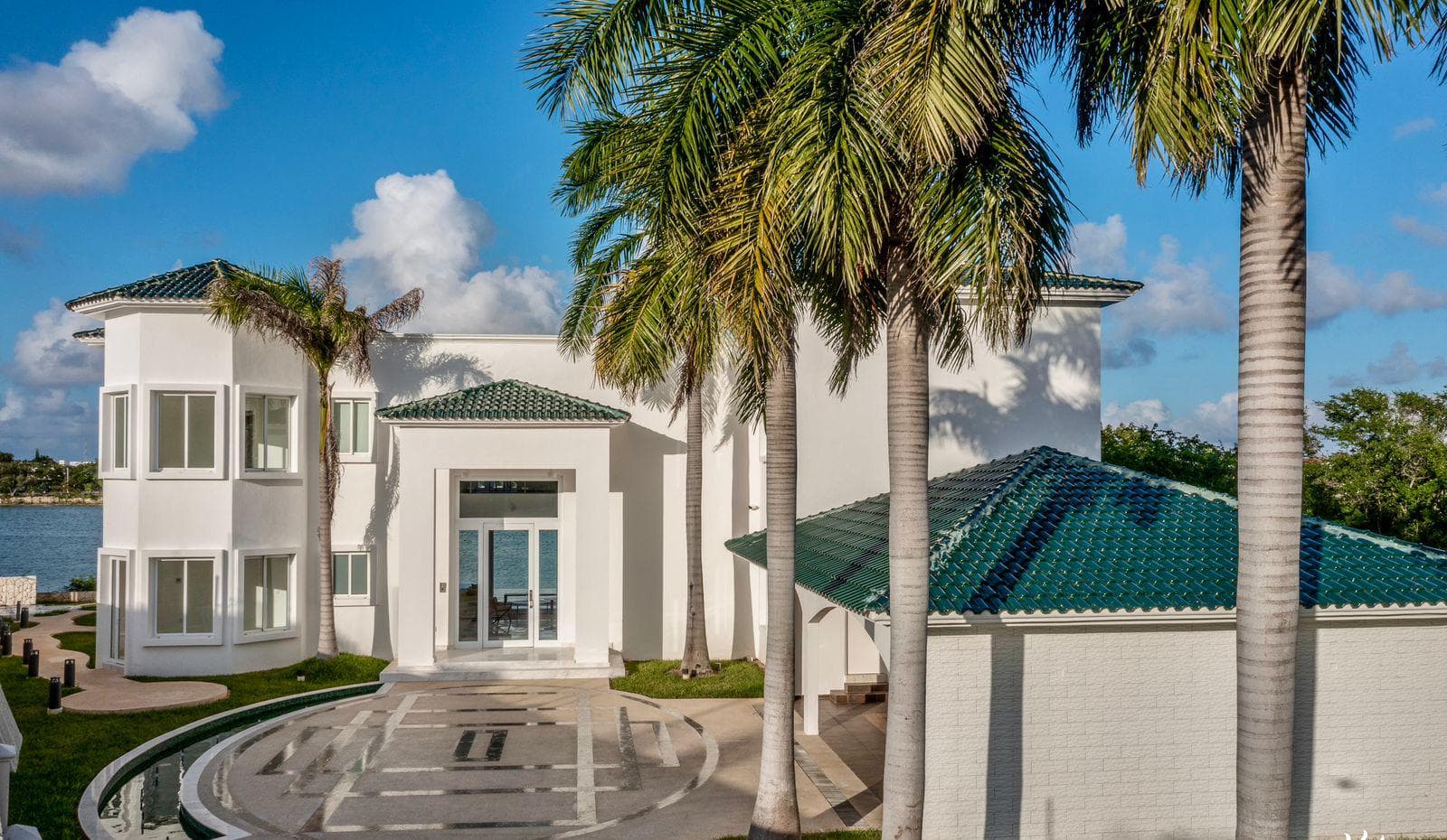HOUSE FOR SALE IN CANCÚN IN THE LAGOS DEL SOL RESIDENTIAL COMPLEX: LUXURY AND EXCLUSIVITY