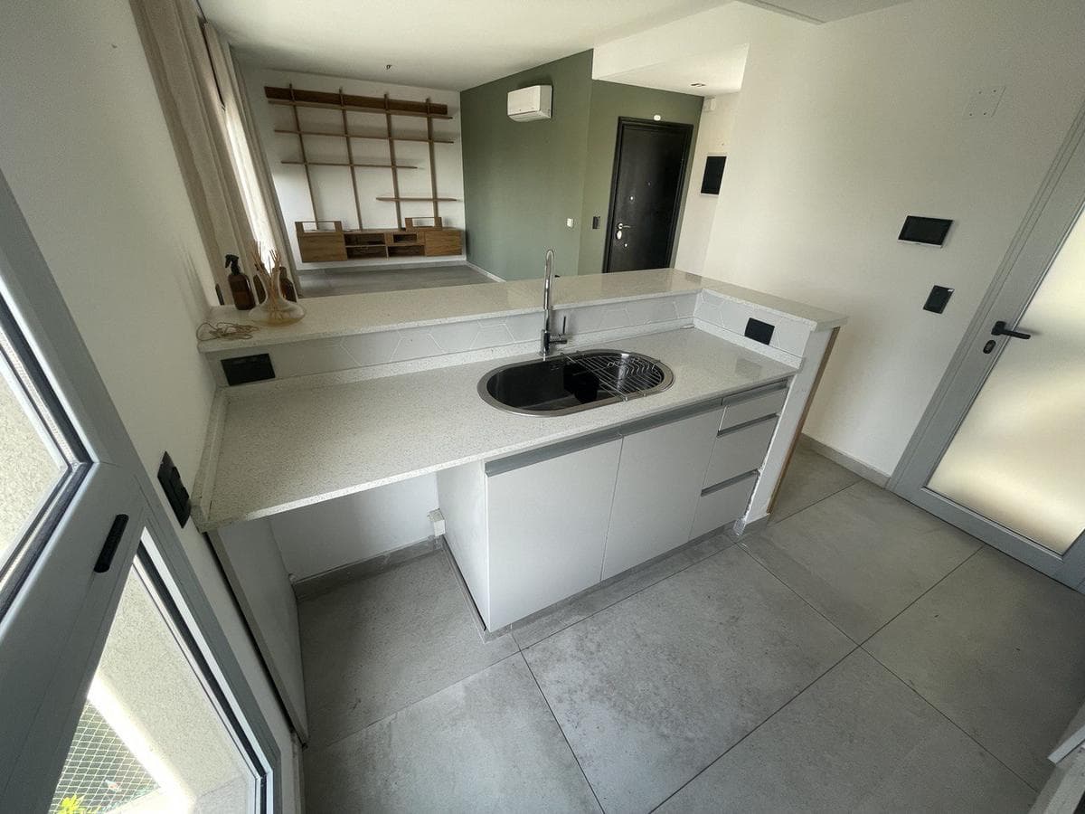 4-ROOM APARTMENT FOR SALE WITH POOL AND GARAGE IN DOWNTOWN QUILMES, NEAR PLAZA CONESA