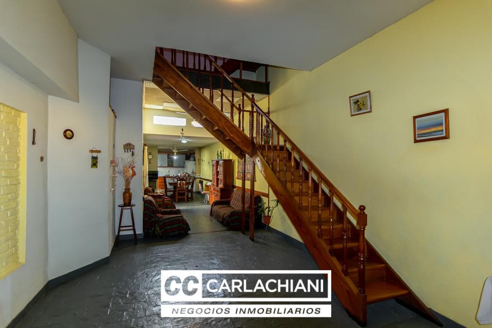 House for Sale - Azcuénaga Neighborhood, Rosario - 3 Stories - Patio