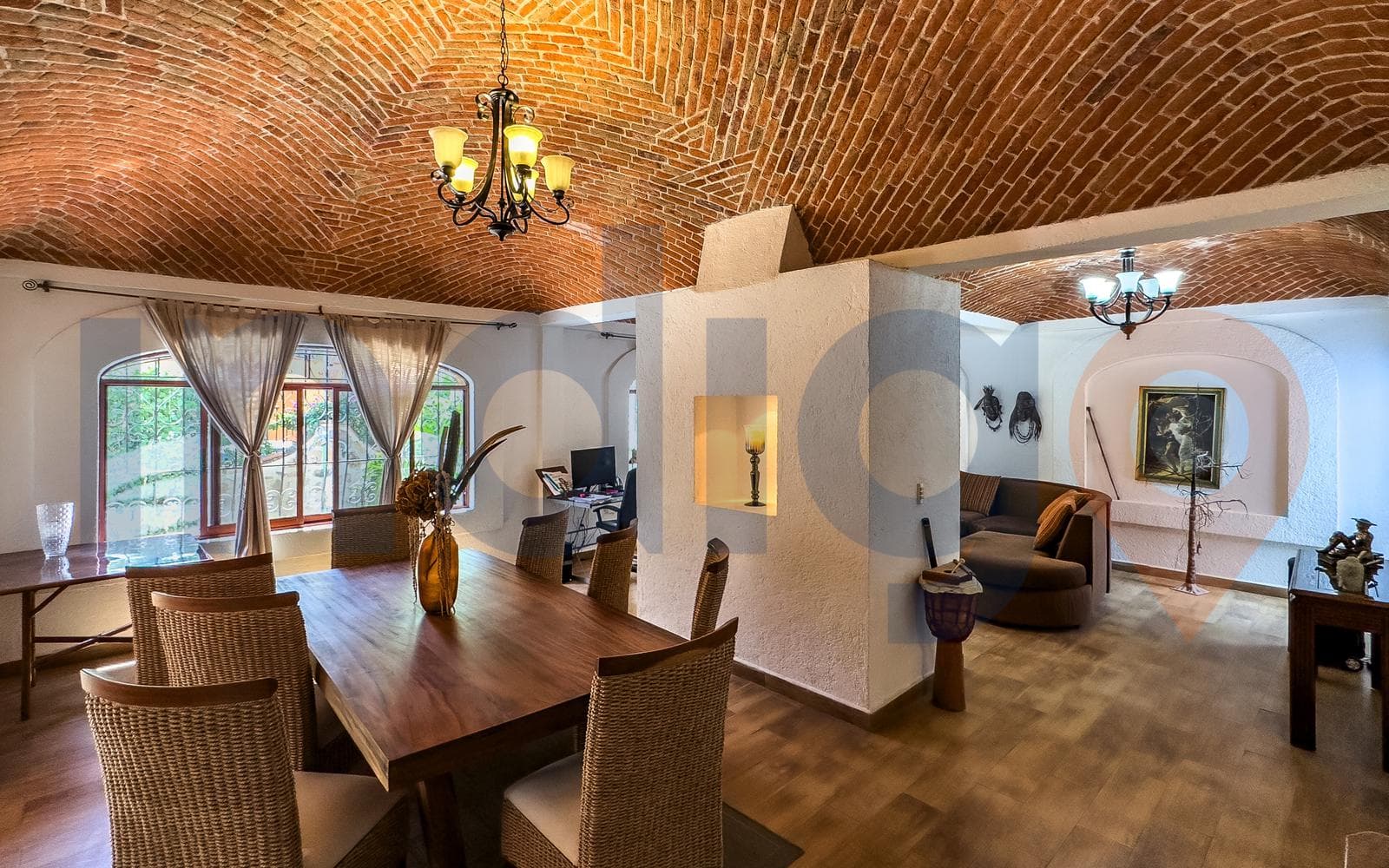 House for Sale in Tequisquiapan (Includes 2 houses and 4 commercial spaces)