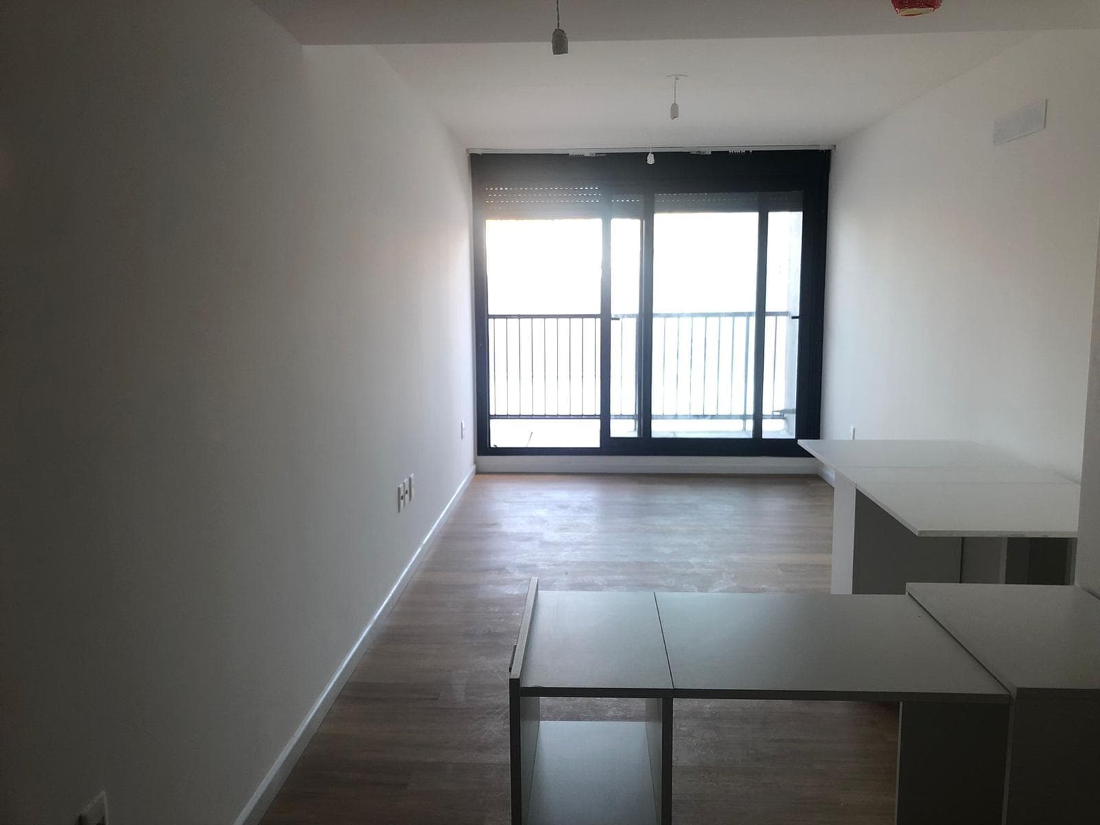Studio Apartment for Rent with a Balcony in Downtown Montevideo.