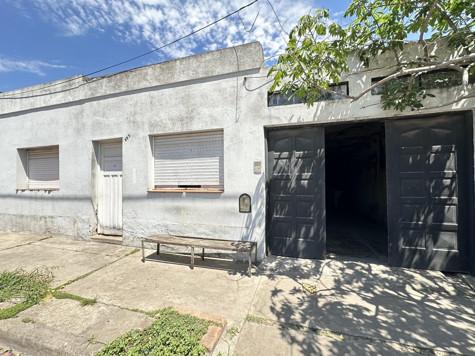 For Sale: 3-Bedroom House in Lobos