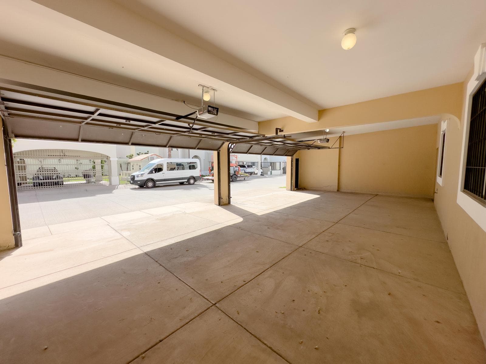 House for sale in La Rioja Poniente Privada, Abalos, Hermosillo, Sonora.