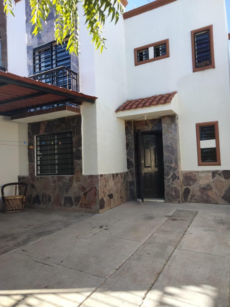 House for Sale in Las Lomas