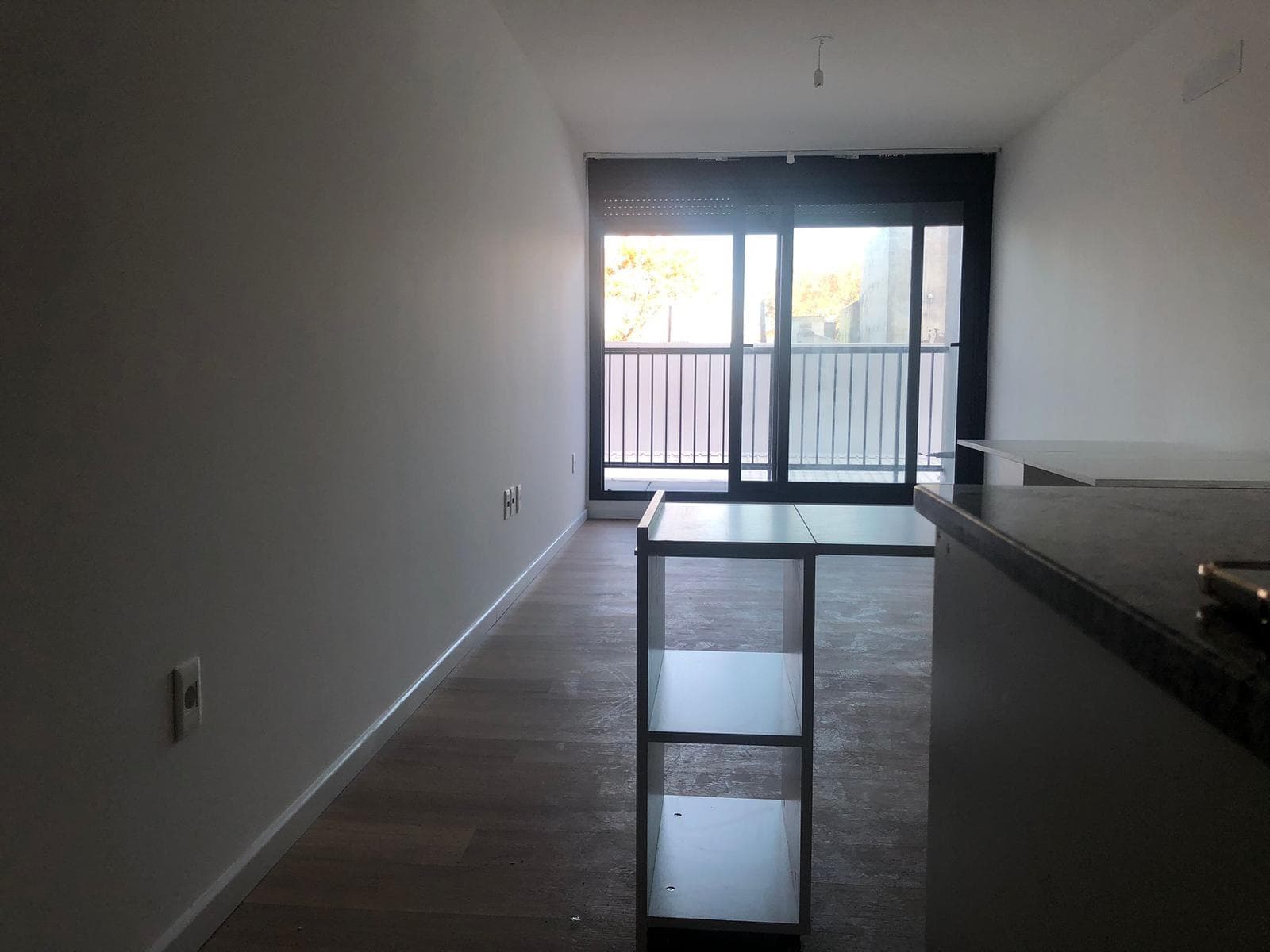 Studio Apartment for Rent with a Balcony in Downtown Montevideo.