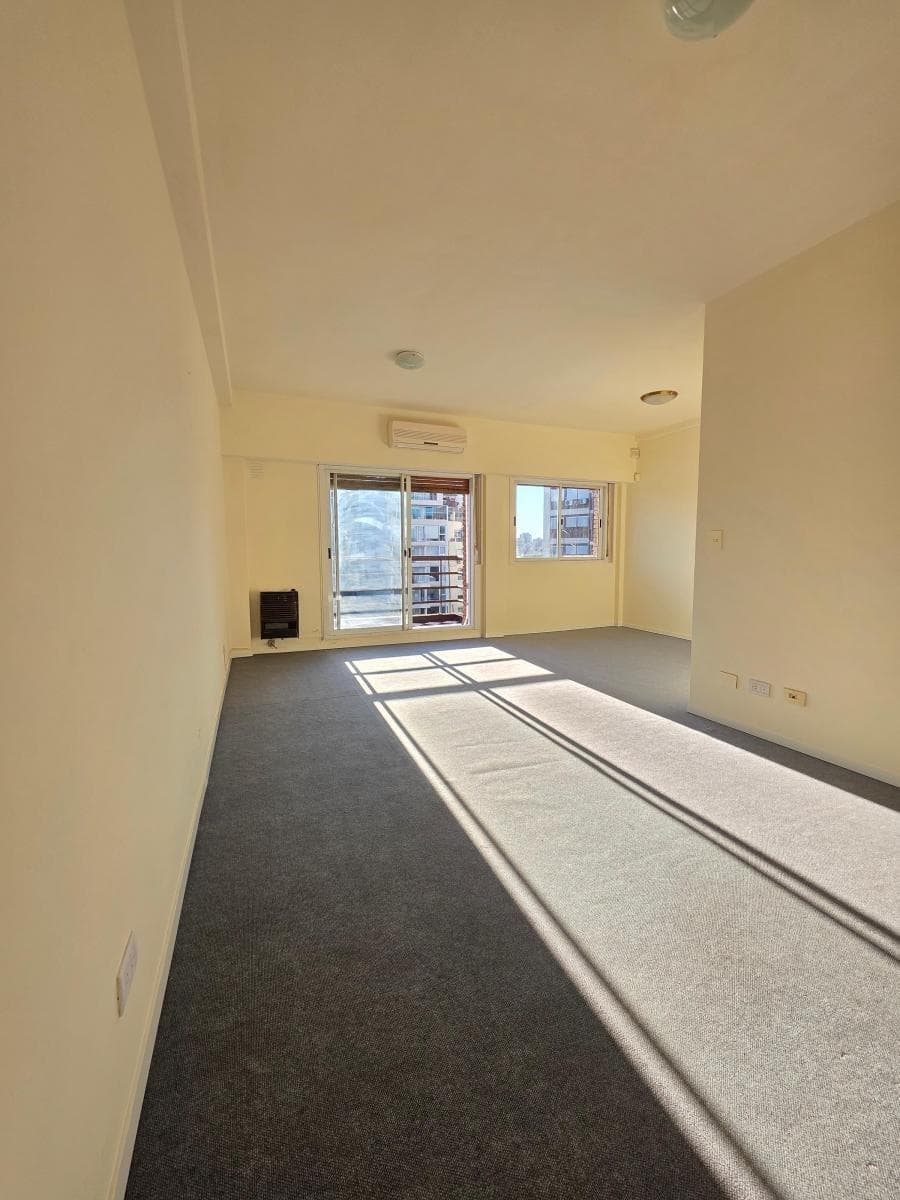 Studio Apartment with Potential to Become a 2-Room Unit, L-Shaped Living Room, Balcony — Palermo Hollywood