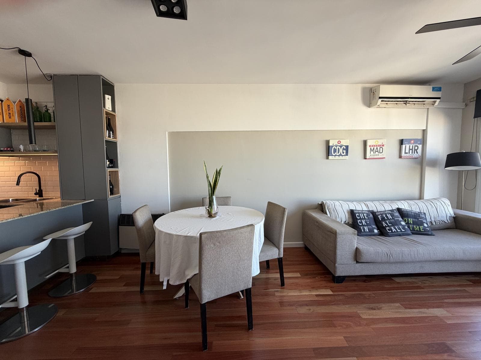 BRIGHT 3-ROOM APARTMENT FOR SALE WITH FAMILY ROOM AND SWIMMING POOL - FLORES