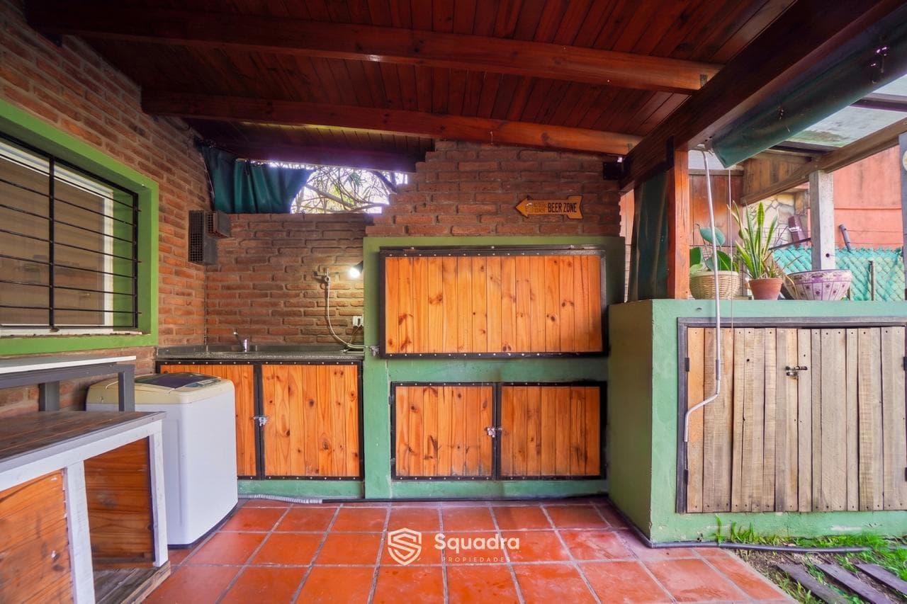 FOR SALE | TRADE - 3-bedroom house with a covered patio, barbecue area, and pool - Los Troncos, Funes.