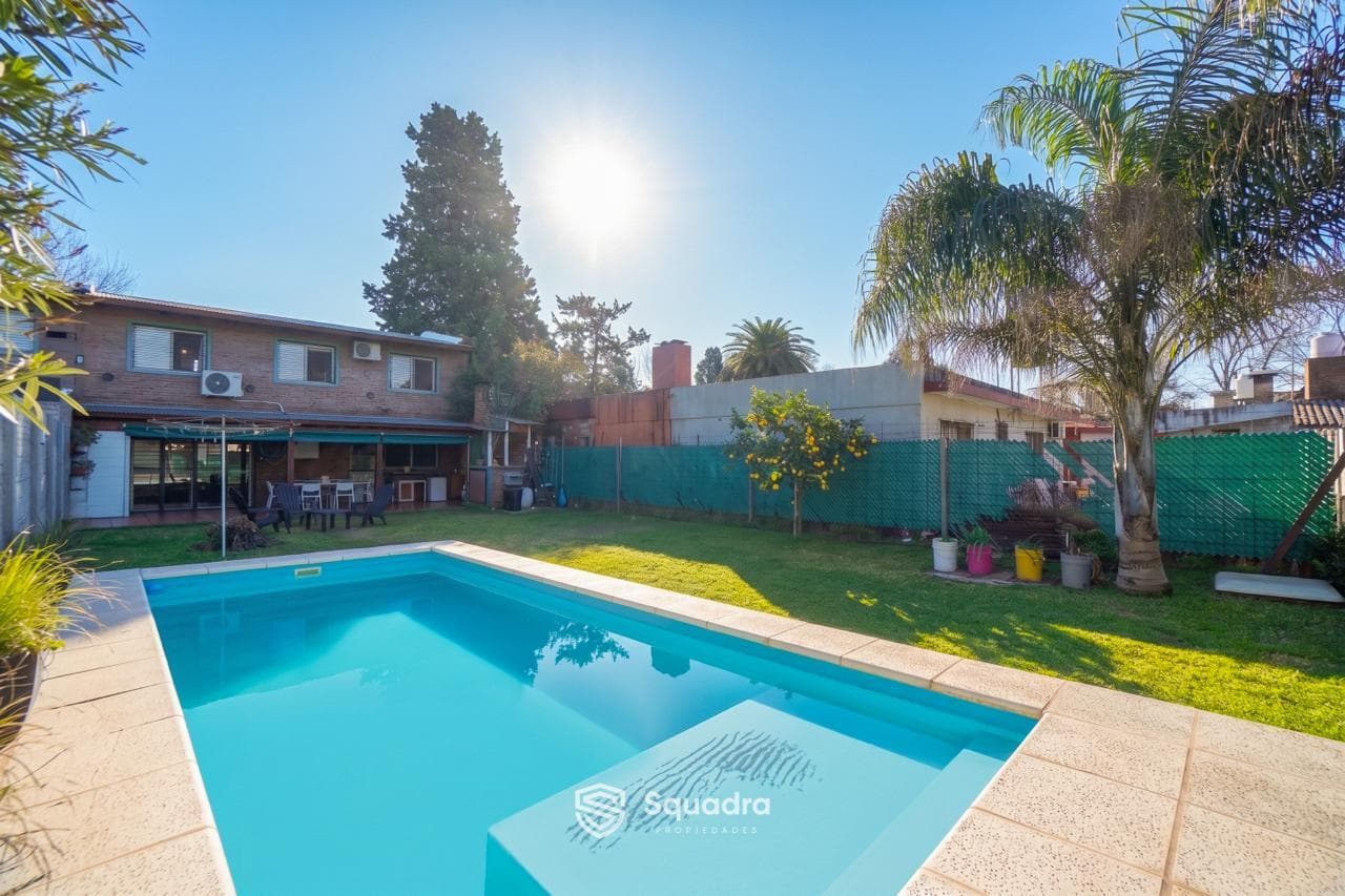 FOR SALE | TRADE - 3-bedroom house with a covered patio, barbecue area, and pool - Los Troncos, Funes.