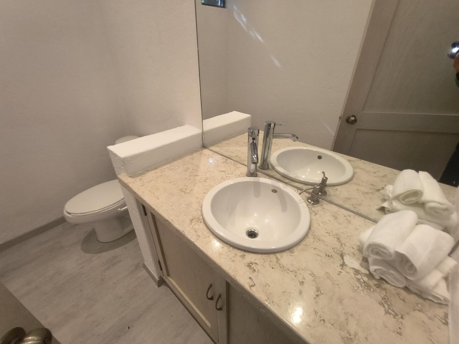 Furnished Apartment for Rent, 2 Bedrooms + Studio, Utilities Included