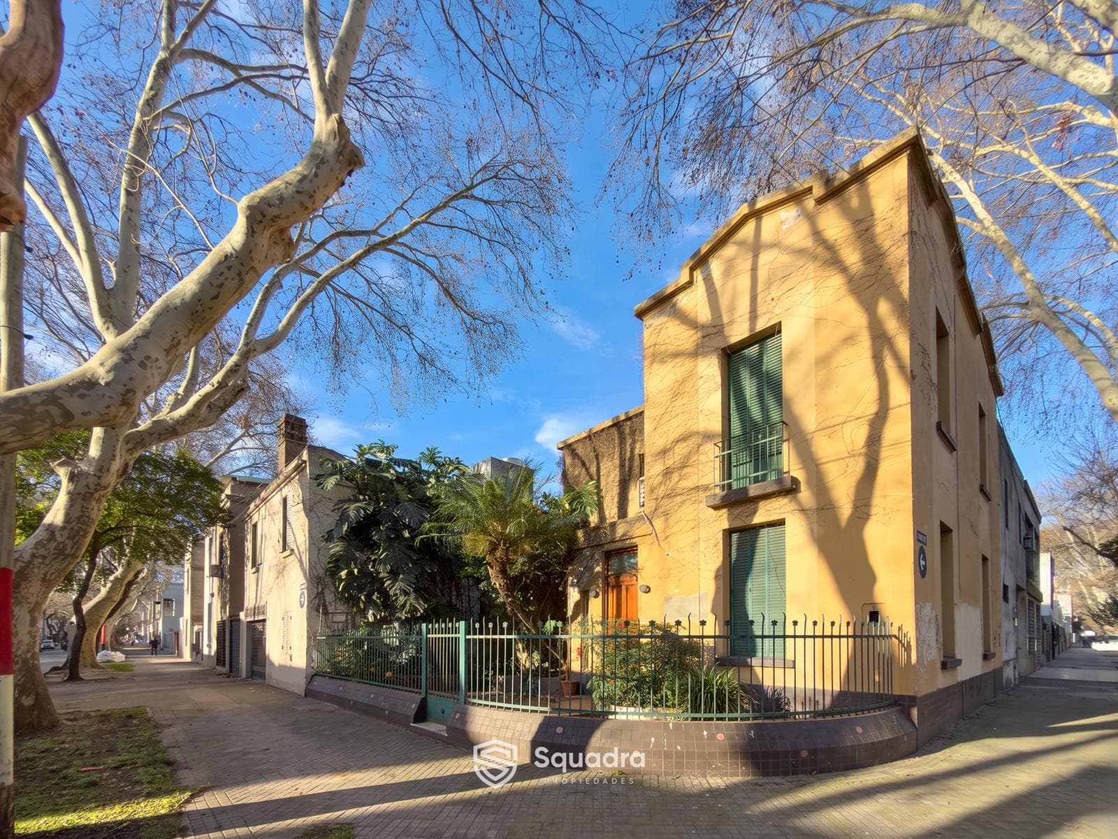 FOR SALE | TRADE - 4-bedroom house with garage, patio, and terrace balcony. Barrio Parque neighborhood - QUALIFIES FOR A LOAN.