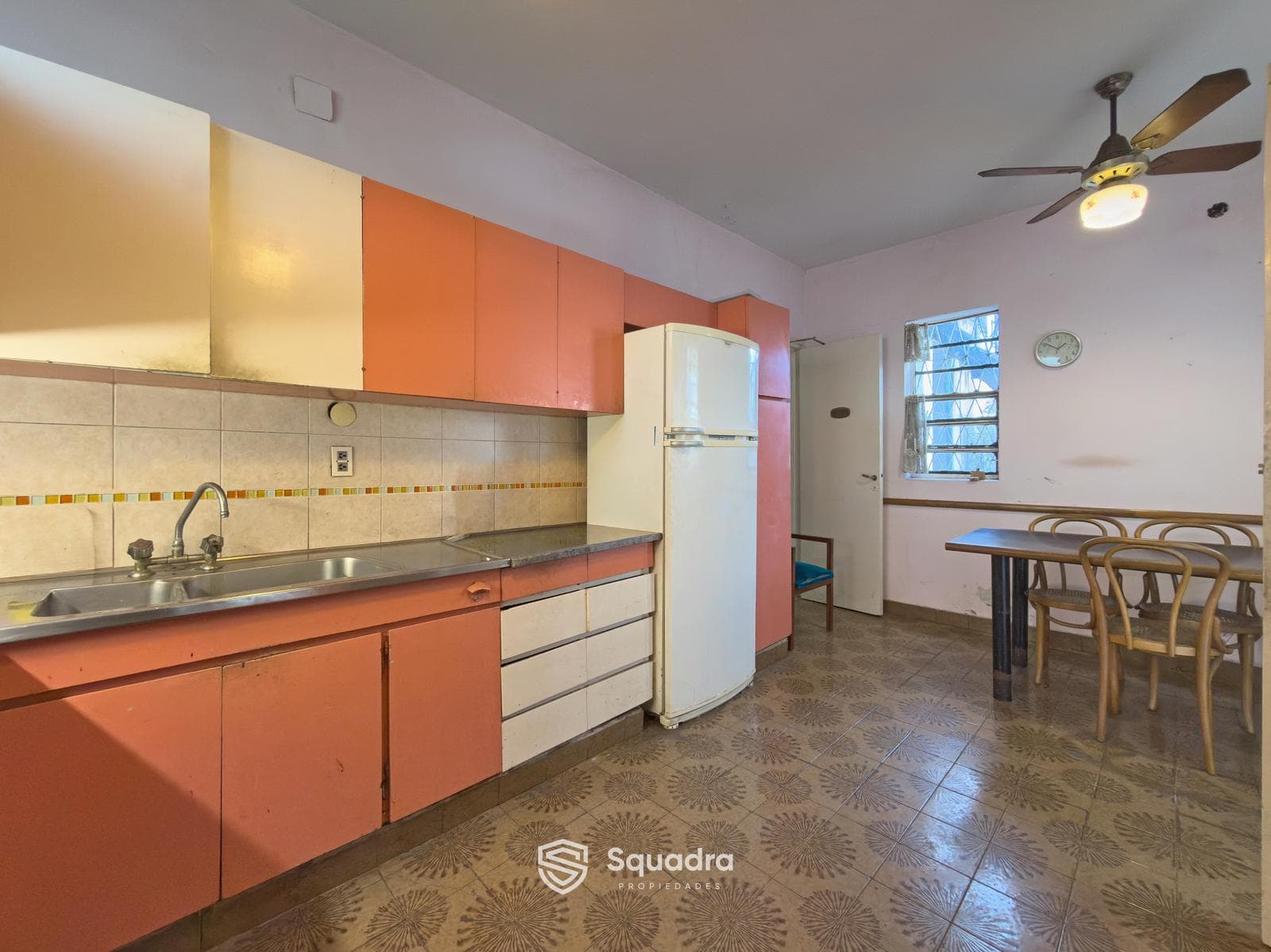 FOR SALE | TRADE - 4-bedroom house with garage, patio, and terrace balcony. Barrio Parque neighborhood - QUALIFIES FOR A LOAN.