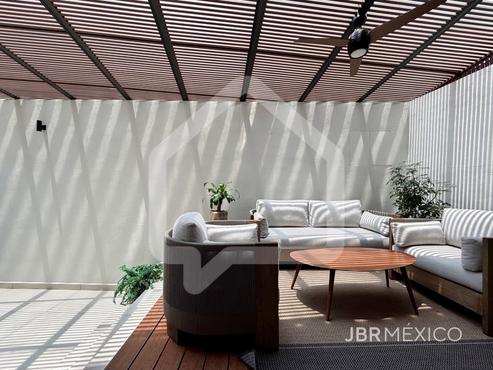 House in a Condominium Complex - Lomas de Tecamachalco
