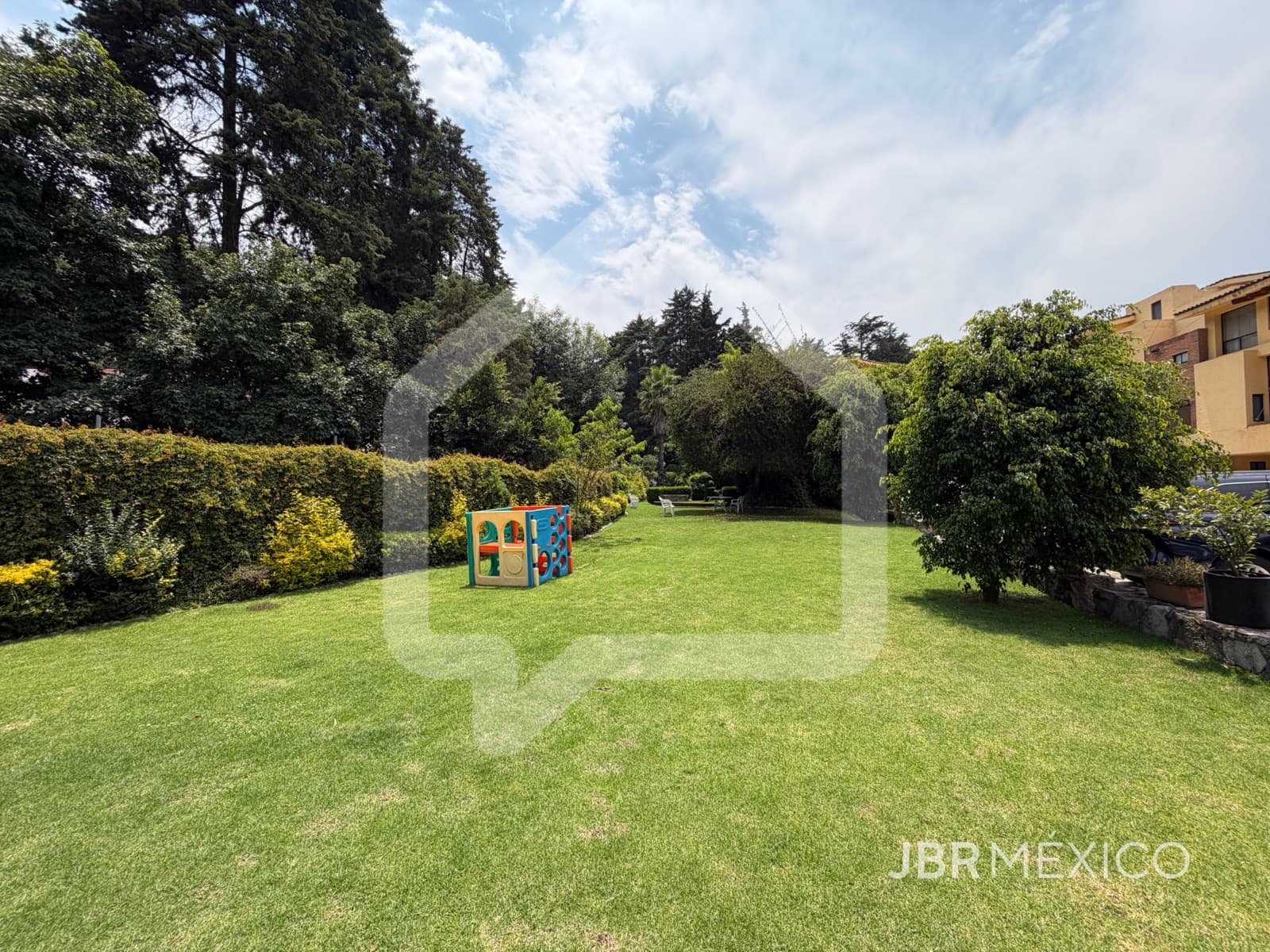 House in a Condominium Complex - Lomas de Tecamachalco