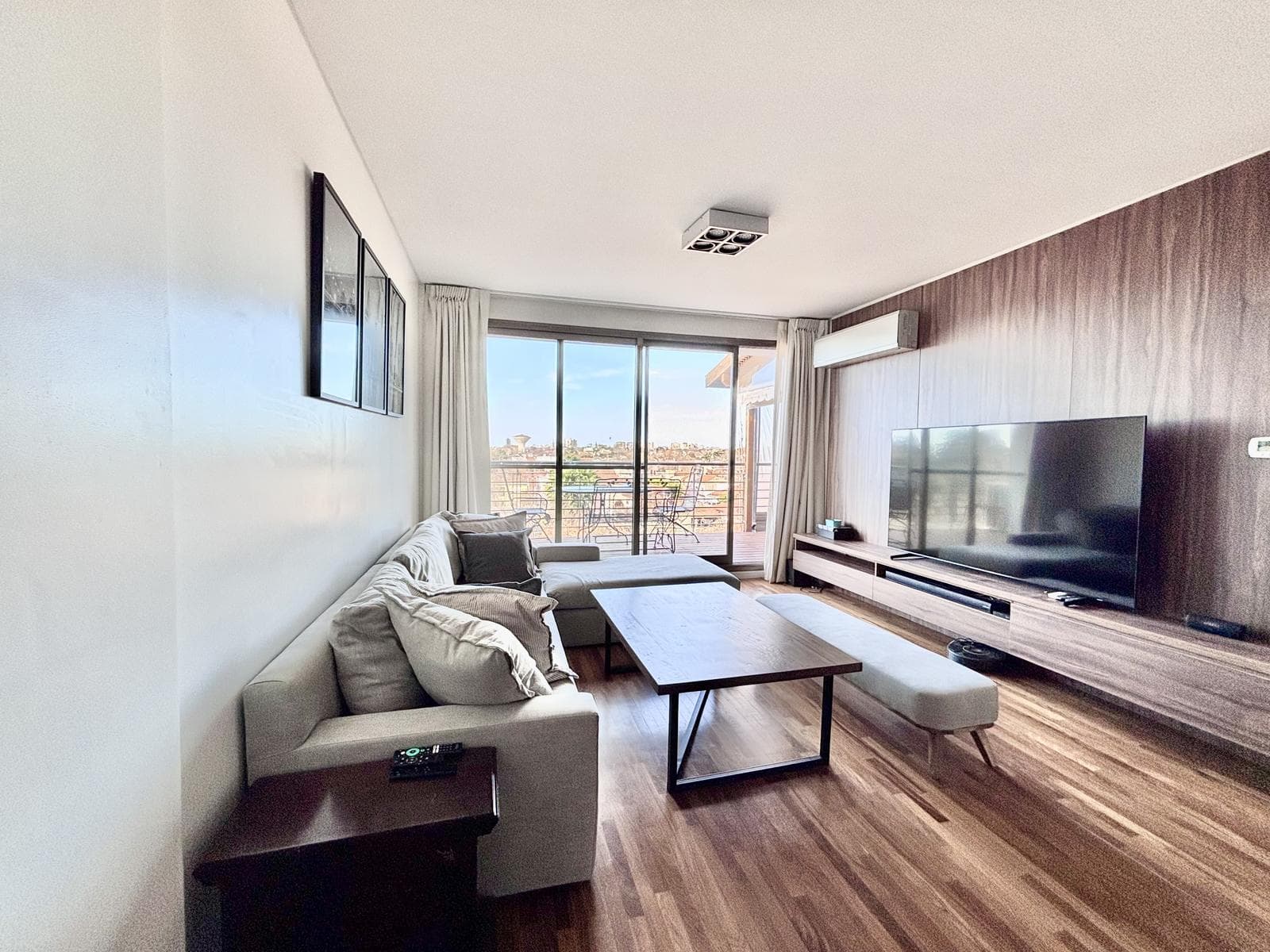 4-room apartment for sale - Two parking spaces and a maid's quarters