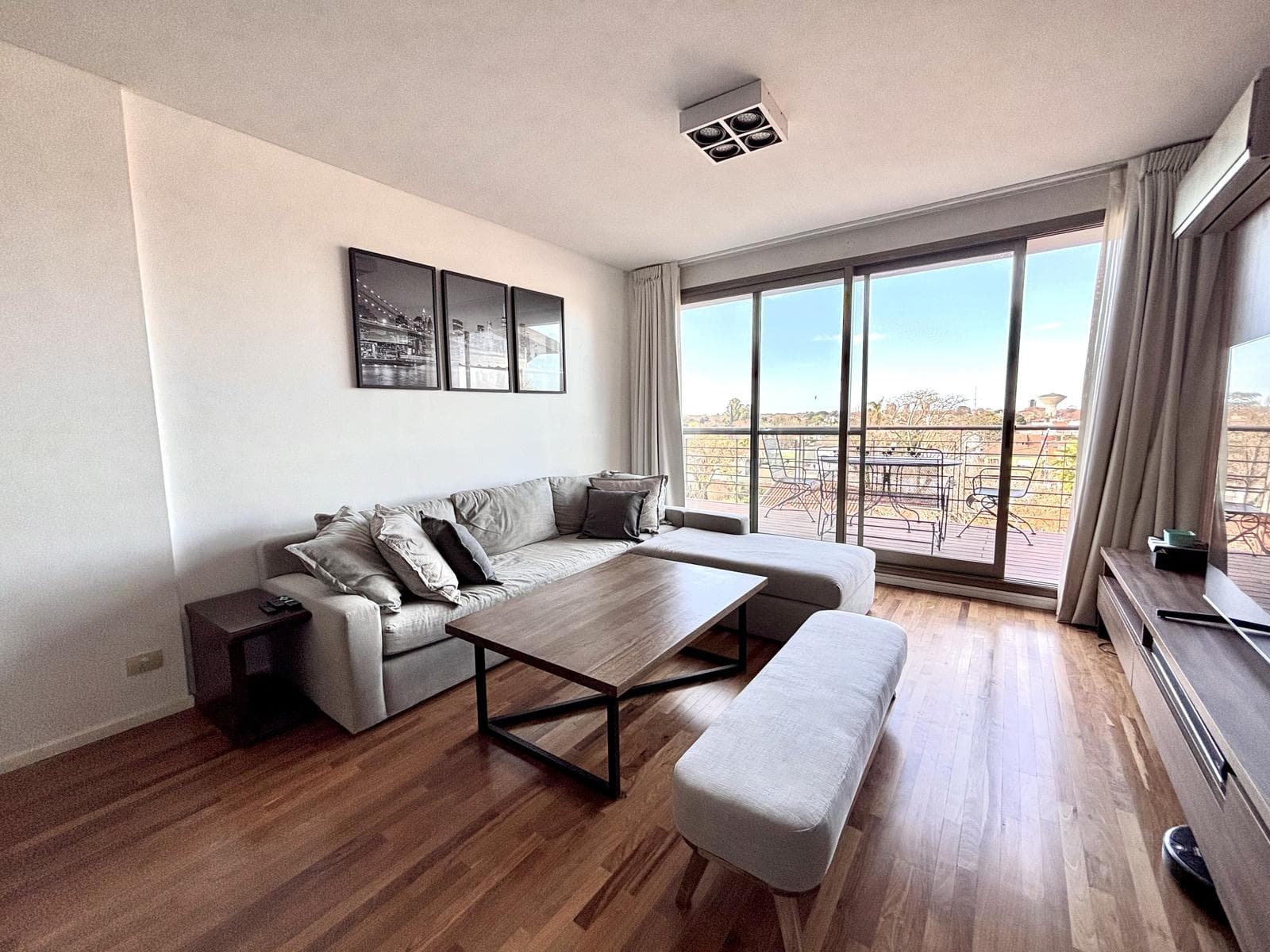 4-room apartment for sale - Two parking spaces and a maid's quarters