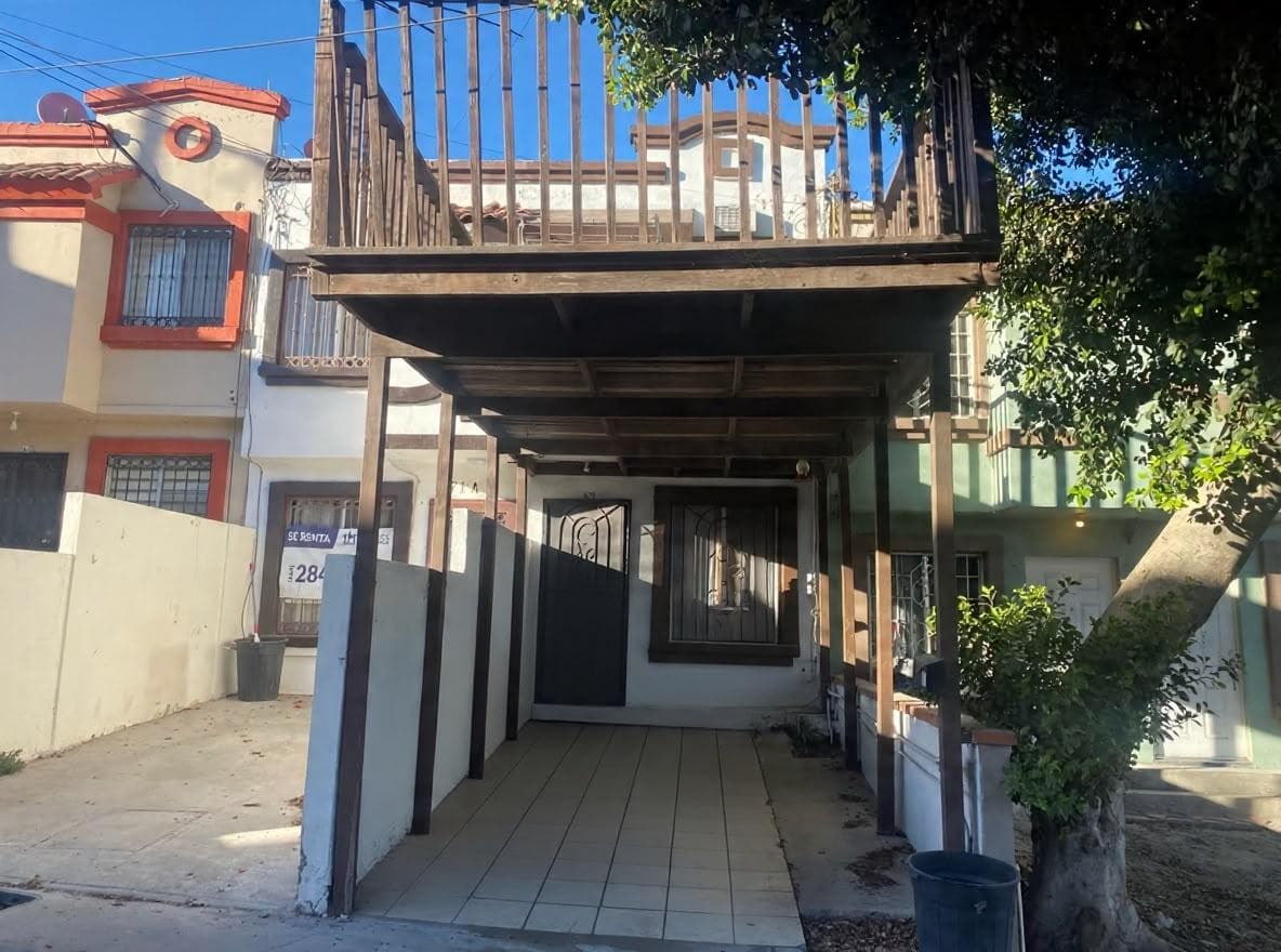 House for Sale in the Aguacaliente Residential Community